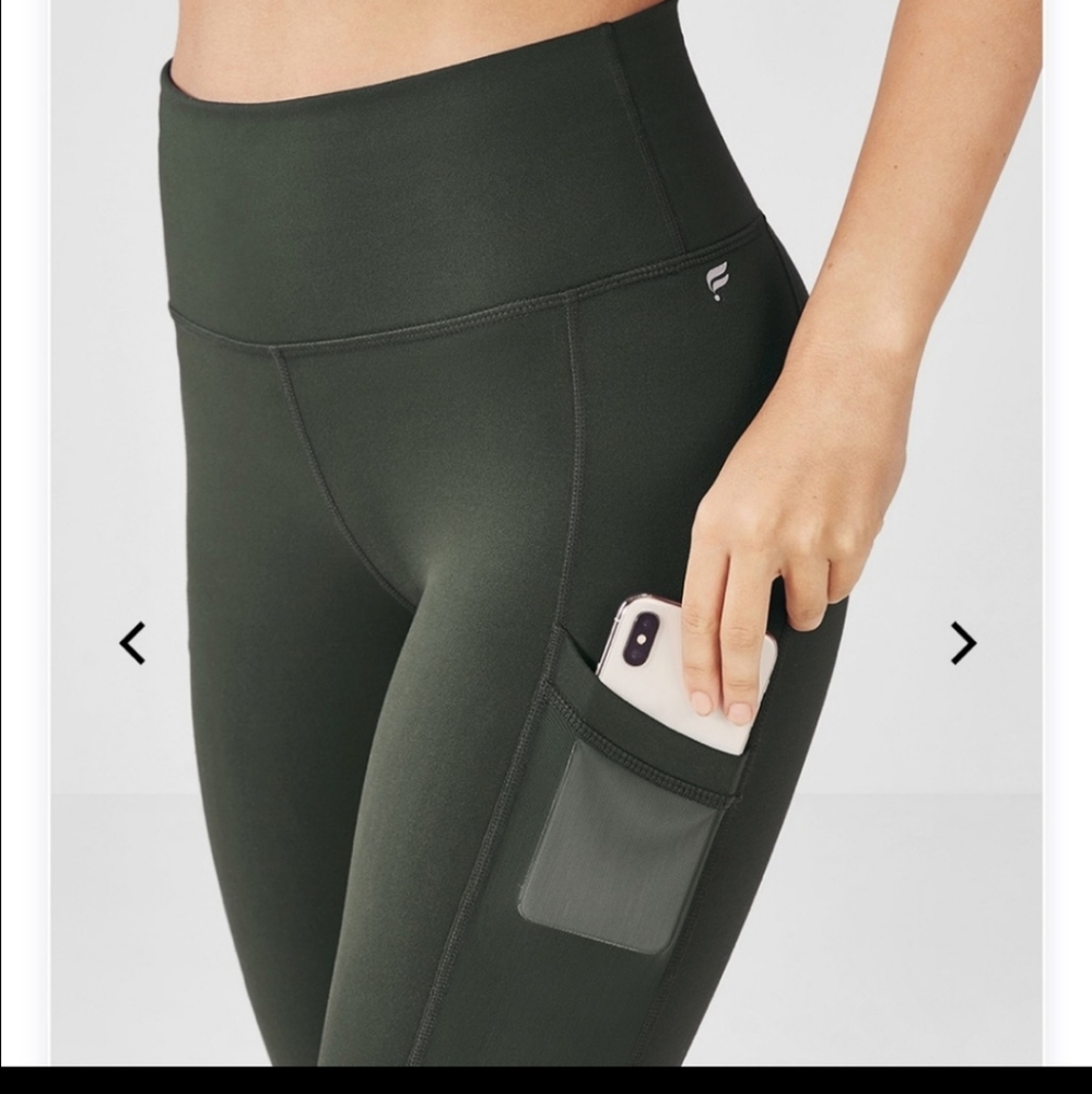Fabletics Mila High-Waisted Pocket Capri Leggings